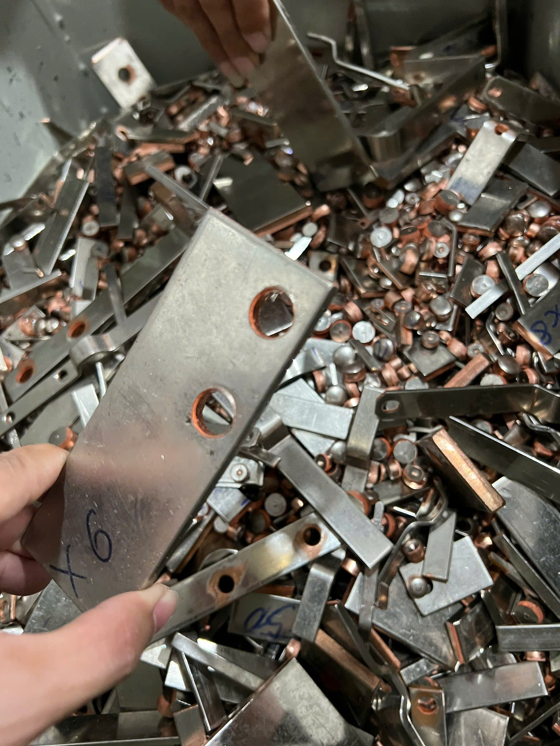 Phế Liệu Sắt Có Mấy Loại? Sai Lầm Khi Bán Gộp Khiến Bạn Mất Nửa Tiền 4 Thu Mua Phế Liệu Sắt