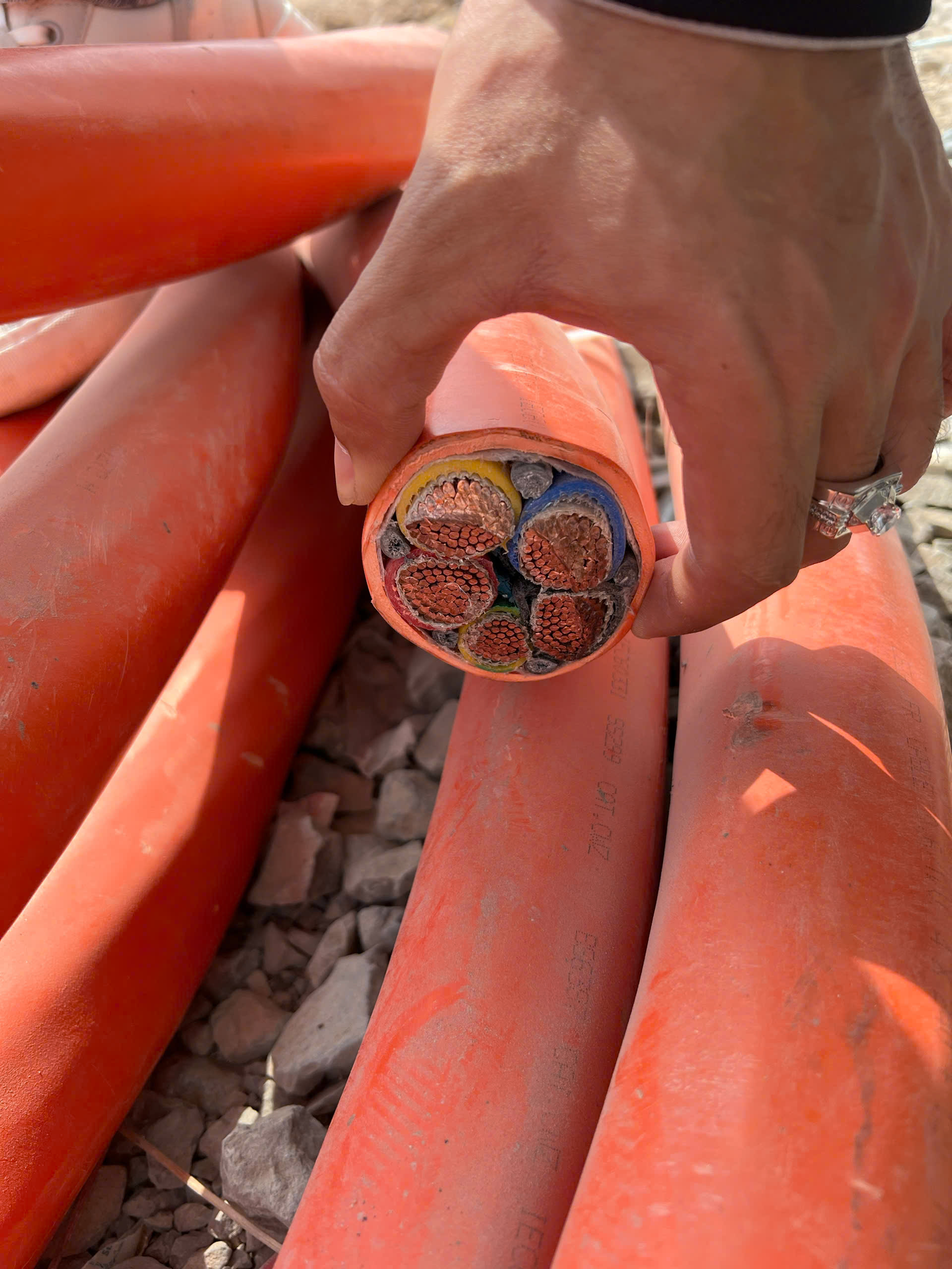 Cách Nhận Biết Đồng Phế Liệu Bị Pha Trộn, Tránh Bán Nhầm Giá Thấp 4 Z7129791244259 3Dbe12F2F757Ddb9589Dd3E49Ce190F0