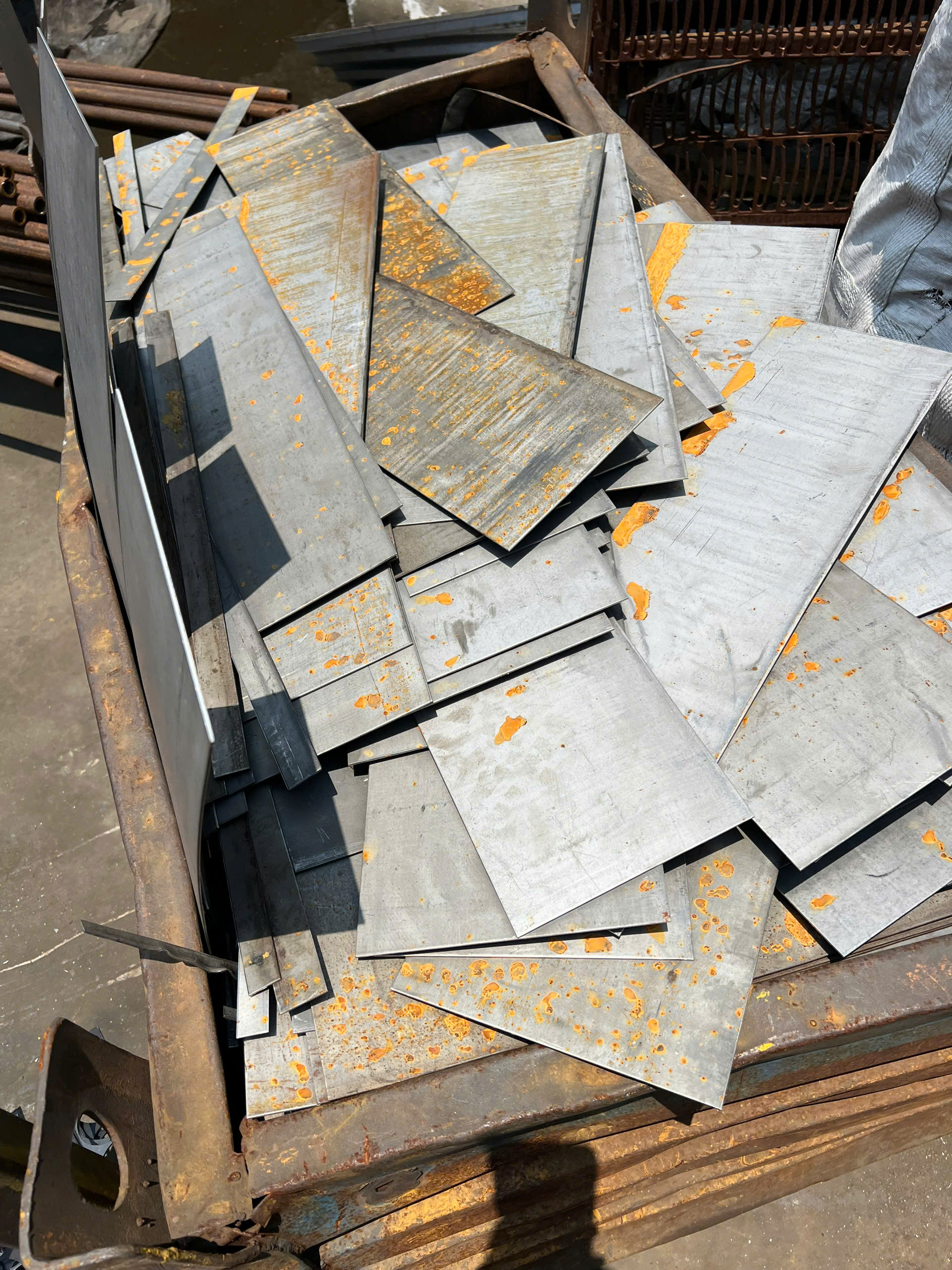 Phế Liệu Sắt Vụn: Làm Sao Để Bán Được Giá Tốt Nhất Mà Không Bị Ép Giá? 4 Z7129813835115 721A7947639706Fb7C85D1A045D616Ac