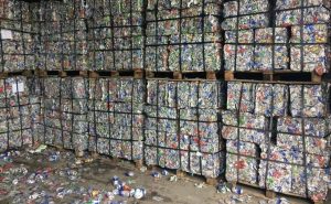 Nhom Lon Bia Phe Kien